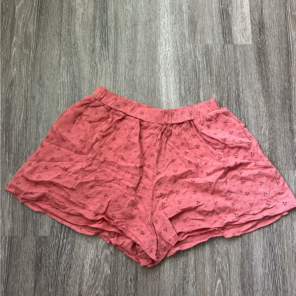 Eyelet salmon shorts